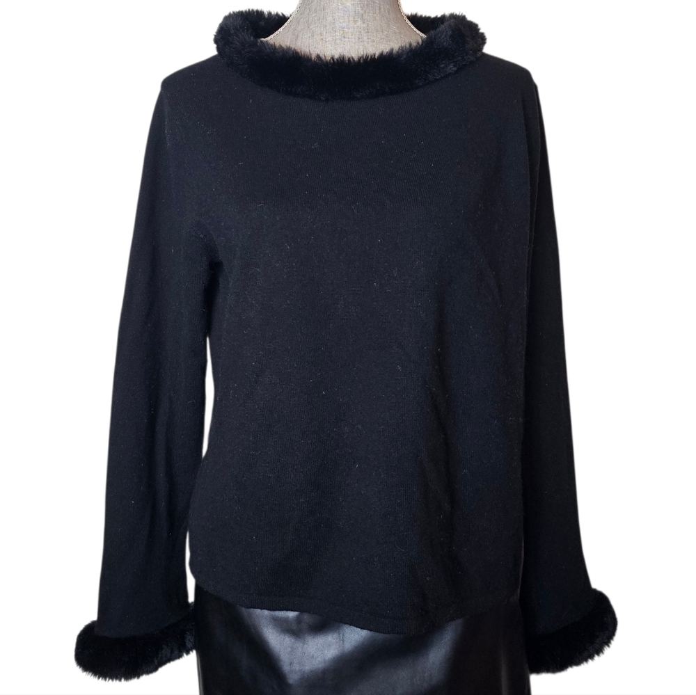 Women’s Black Faux-Fur Trim Crewneck Sweater